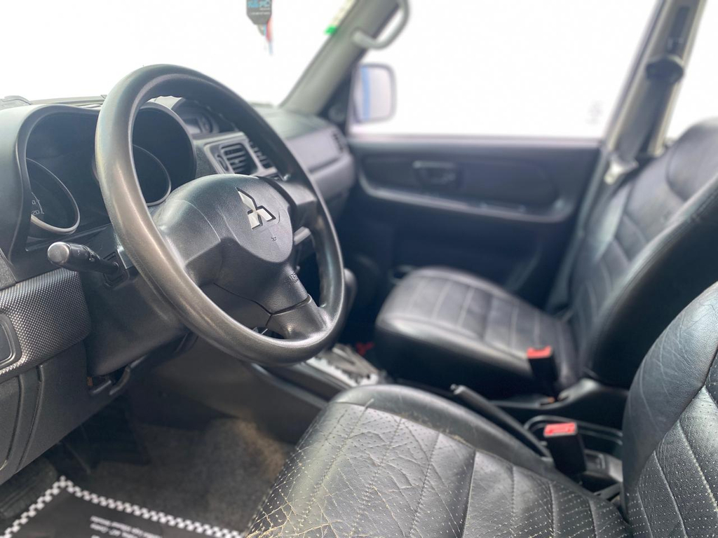 Mitsubishi Pajero TR4 Cinza