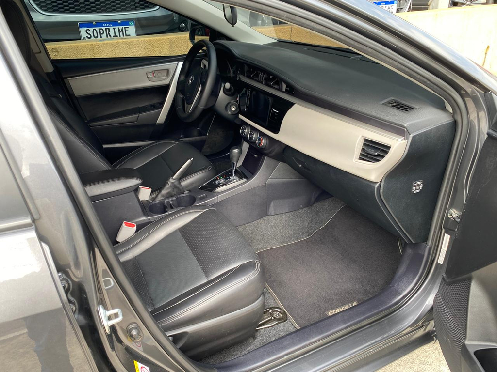 Toyota Corolla Cinza