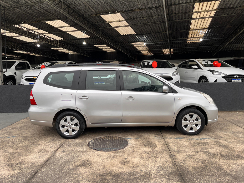 Nissan Livina Prata