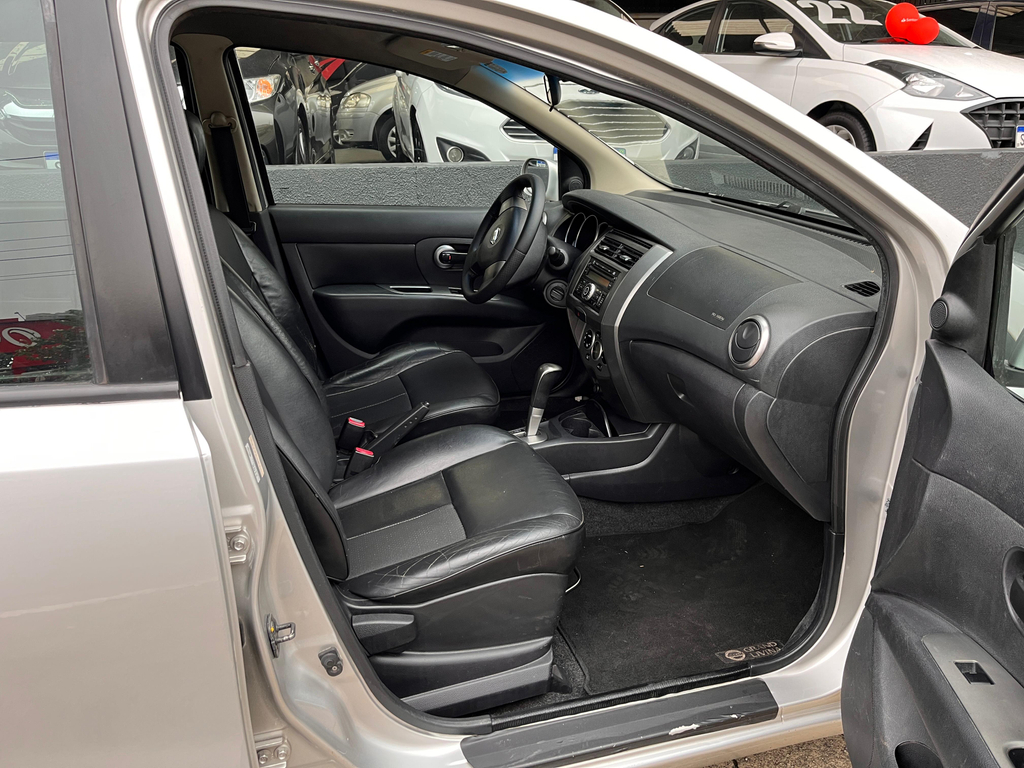 Nissan Livina Prata