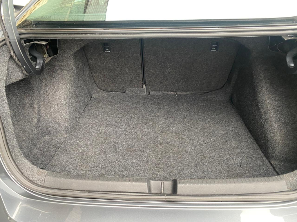 Volkswagen Virtus Cinza