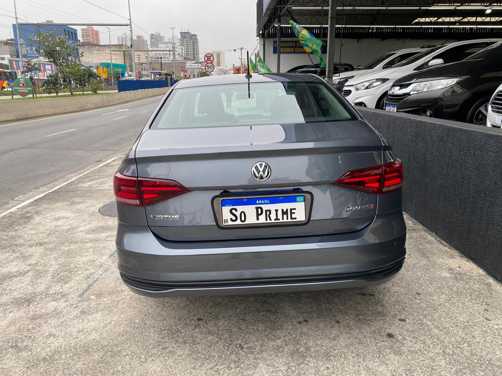 Volkswagen Virtus Cinza