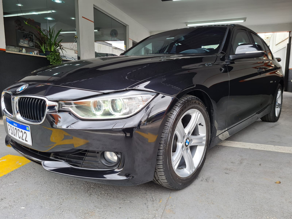 BMW 320i Preto