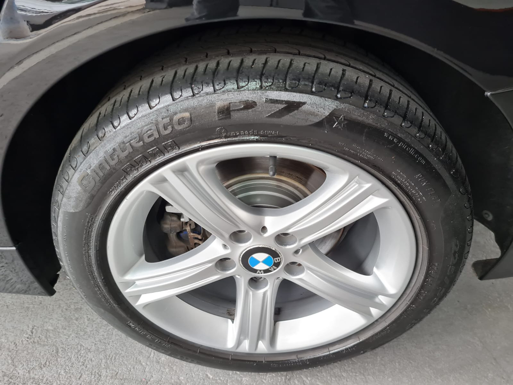 BMW 320i Preto