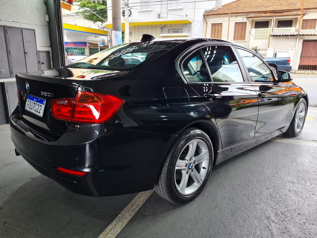 BMW 320i Preto