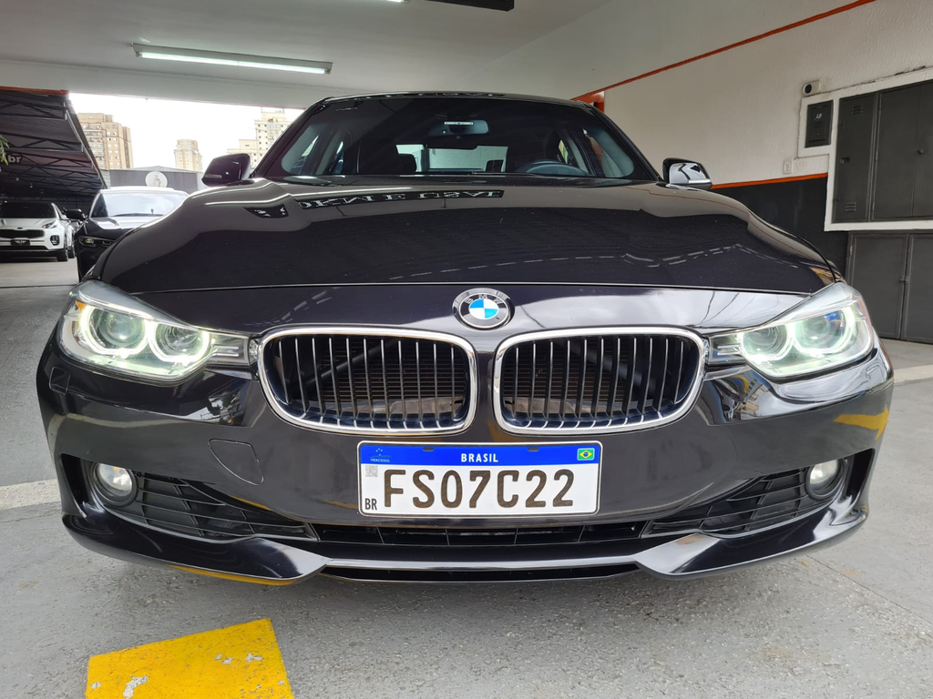 BMW 320i Preto