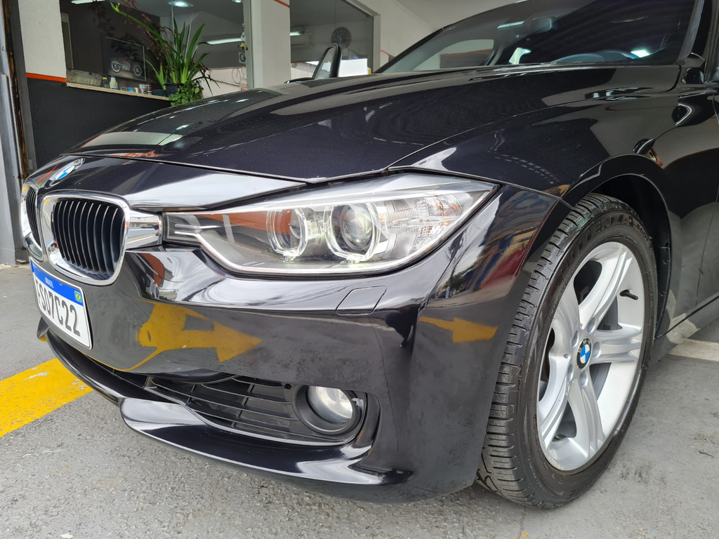 BMW 320i Preto