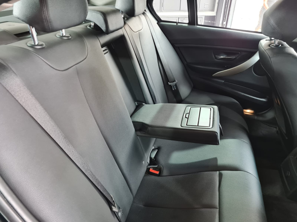 BMW 320i Preto