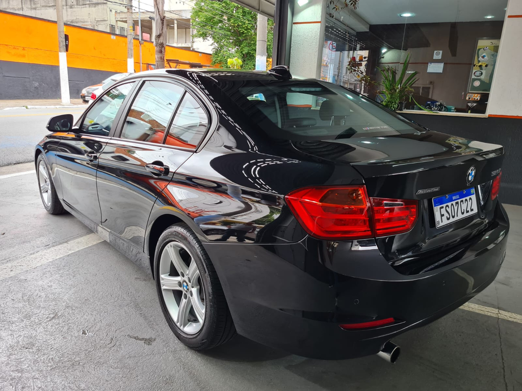 BMW 320i Preto