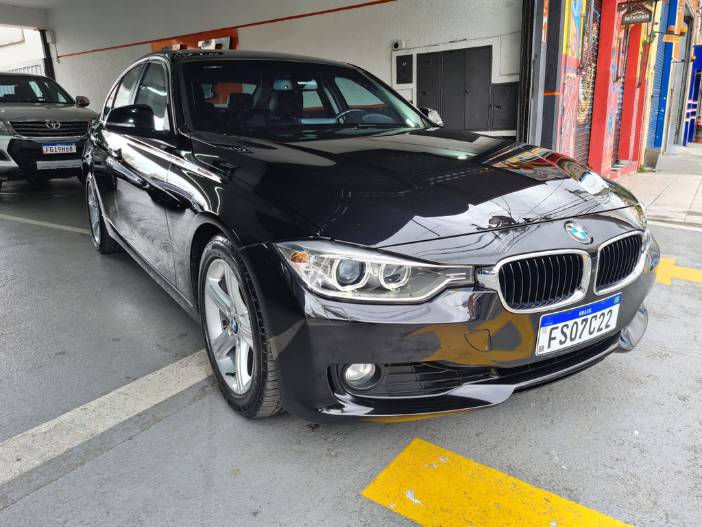 BMW 320i Preto