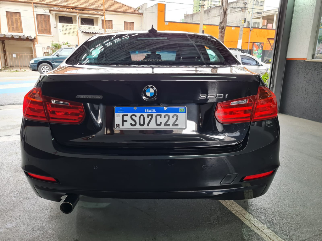 BMW 320i Preto