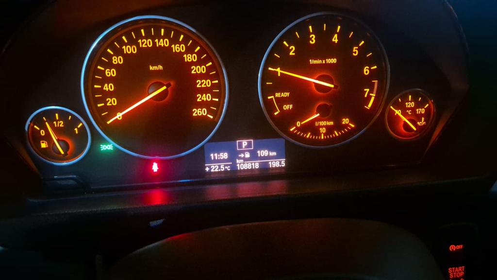 BMW 320i Preto