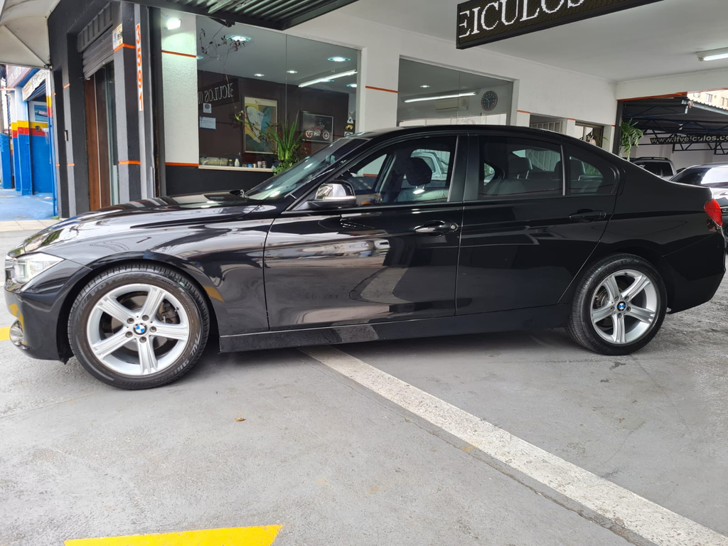 BMW 320i Preto