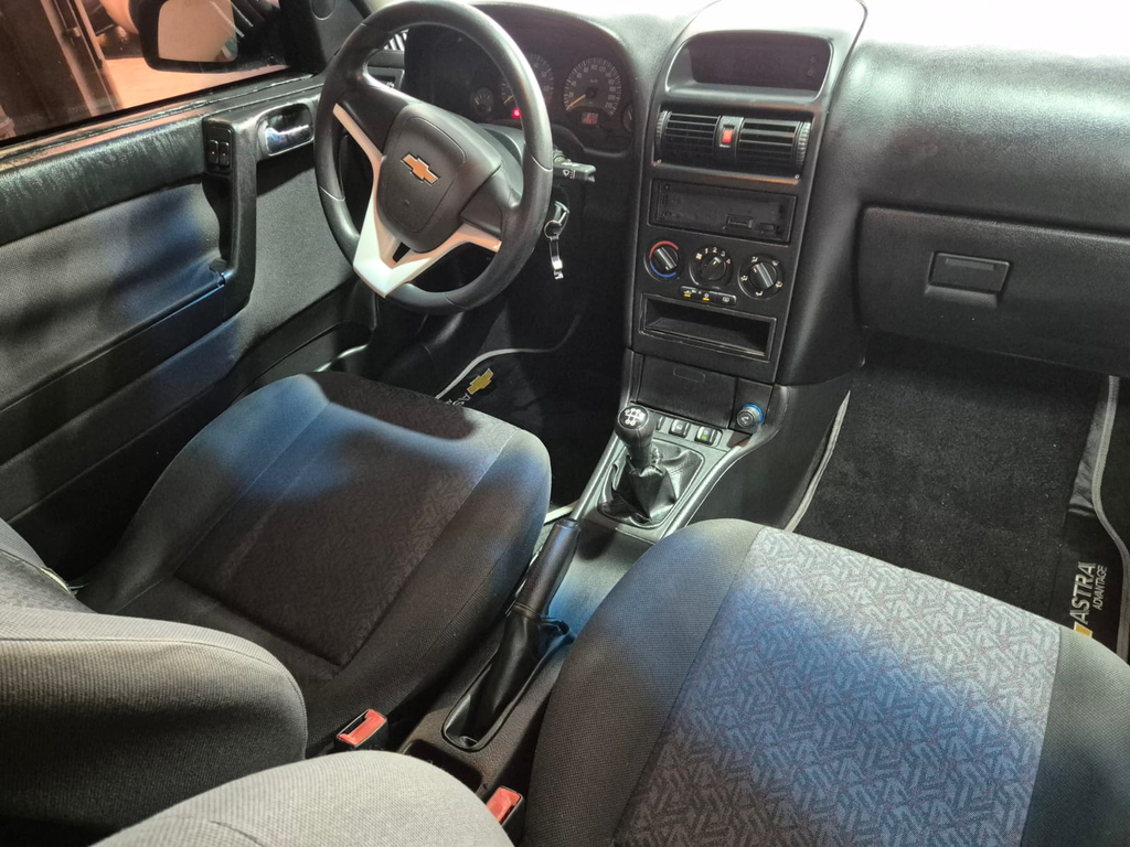 Chevrolet Astra Hatch Cinza