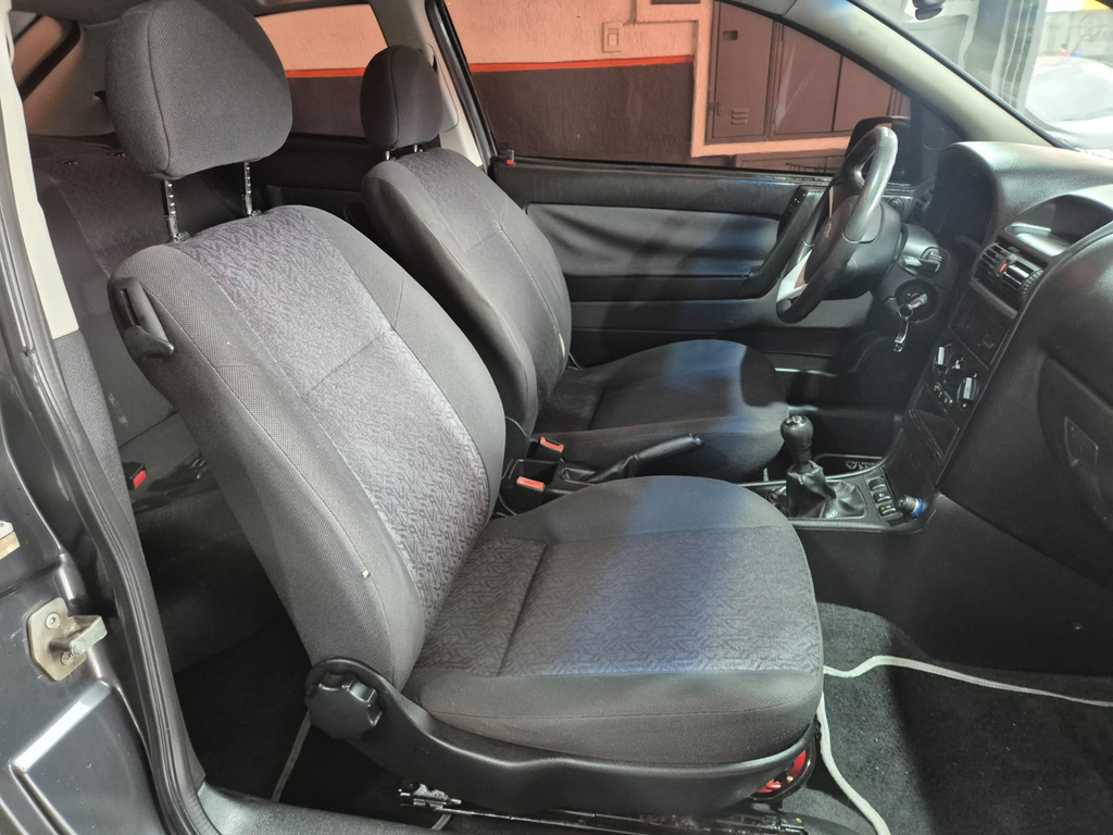 Chevrolet Astra Hatch Cinza