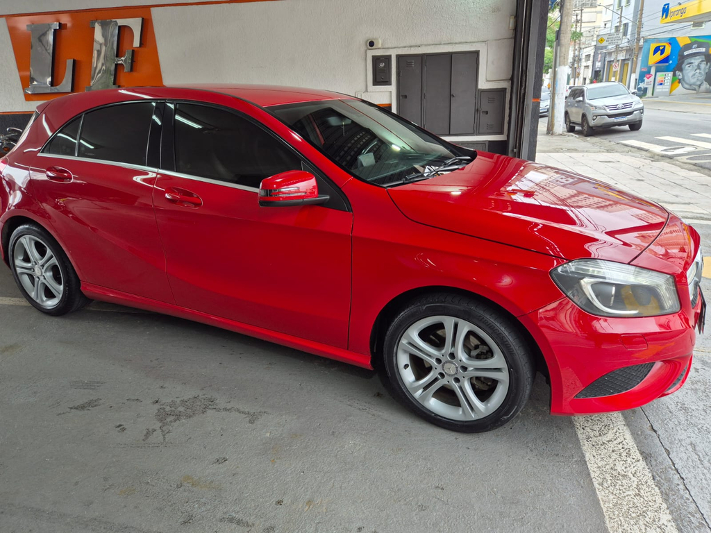 Mercedes Benz A 200 Vermelho