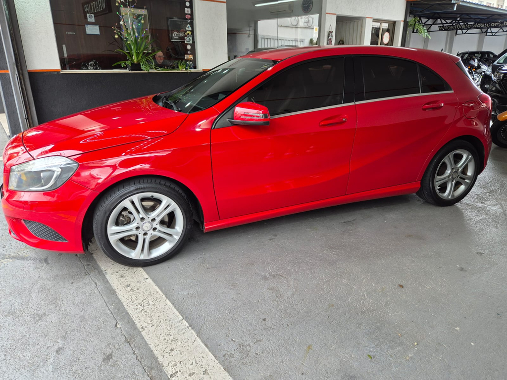 Mercedes Benz A 200 Vermelho