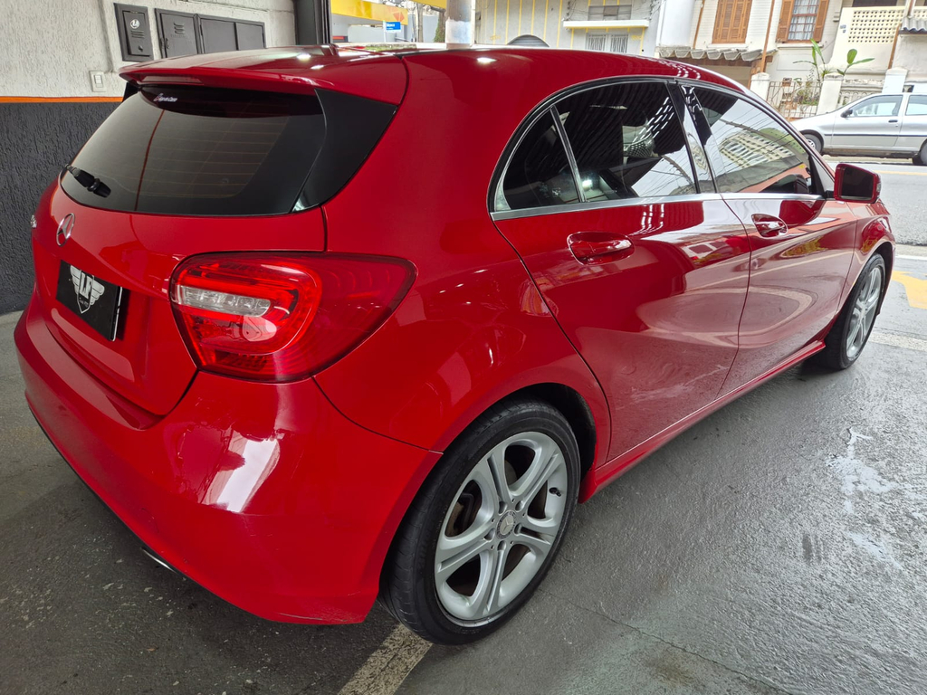 Mercedes Benz A 200 Vermelho