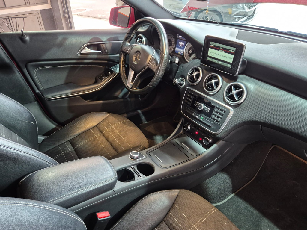 Mercedes Benz A 200 Vermelho