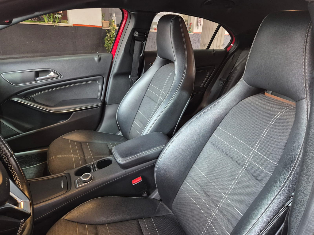Mercedes Benz A 200 Vermelho