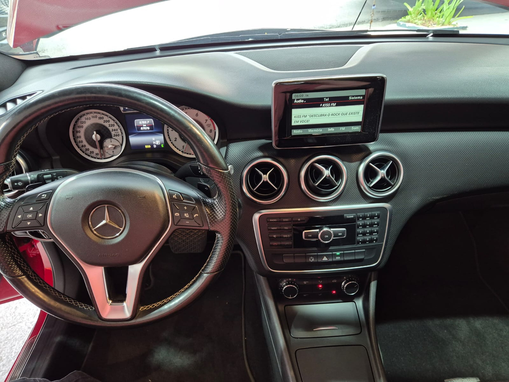 Mercedes Benz A 200 Vermelho