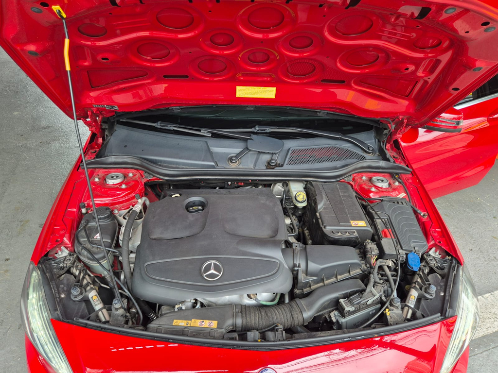 Mercedes Benz A 200 Vermelho