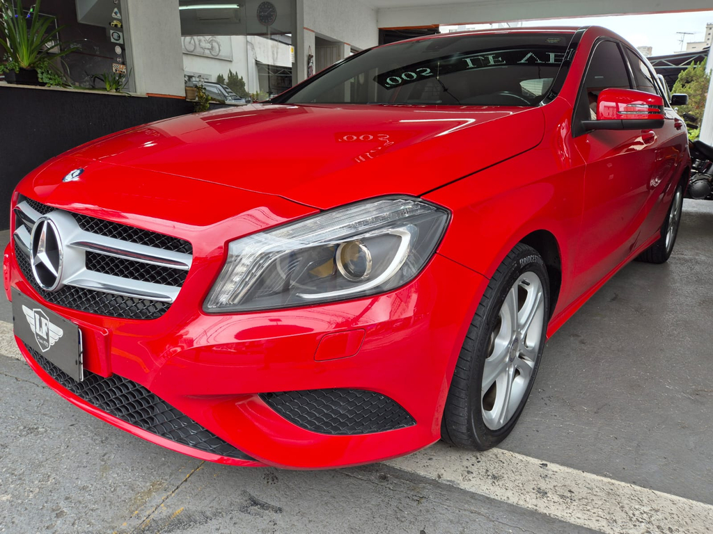 Mercedes Benz A 200 Vermelho