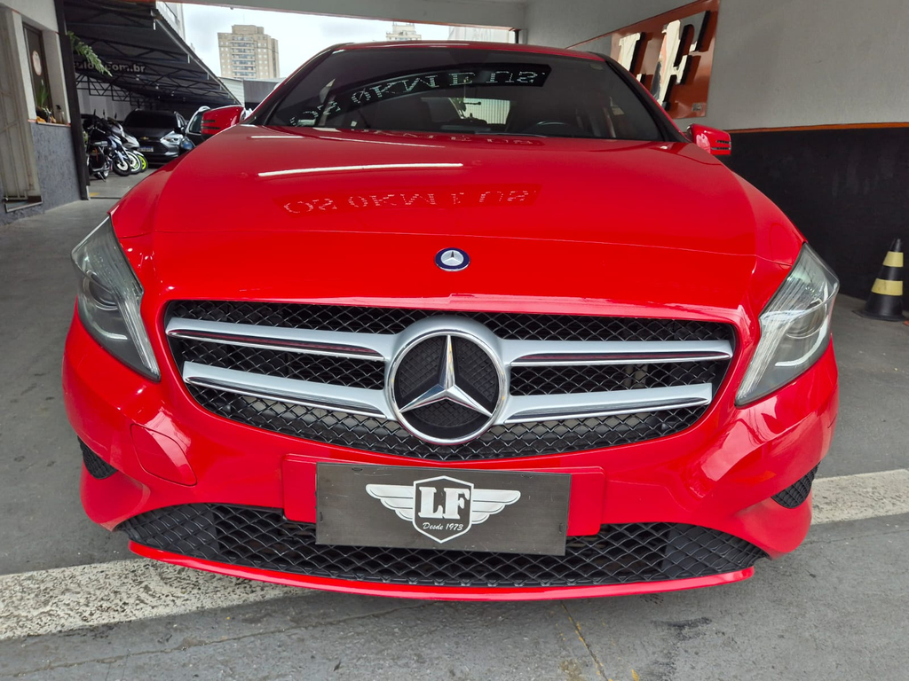 Mercedes Benz A 200 Vermelho