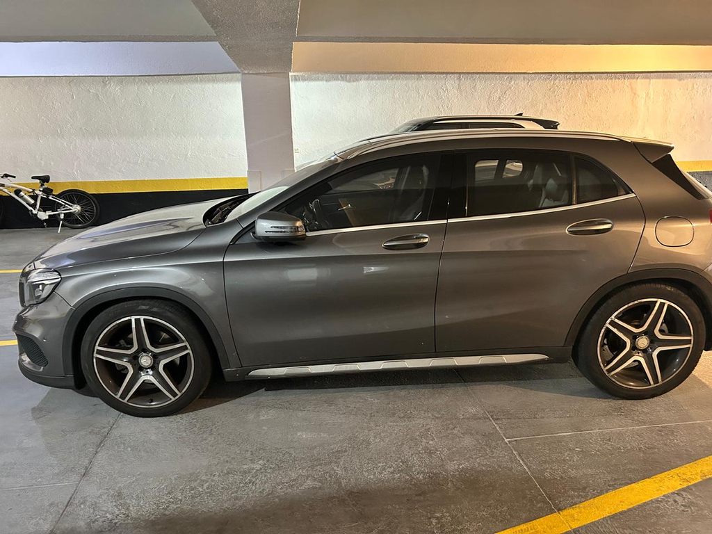 Mercedes Benz GLA-250 Cinza