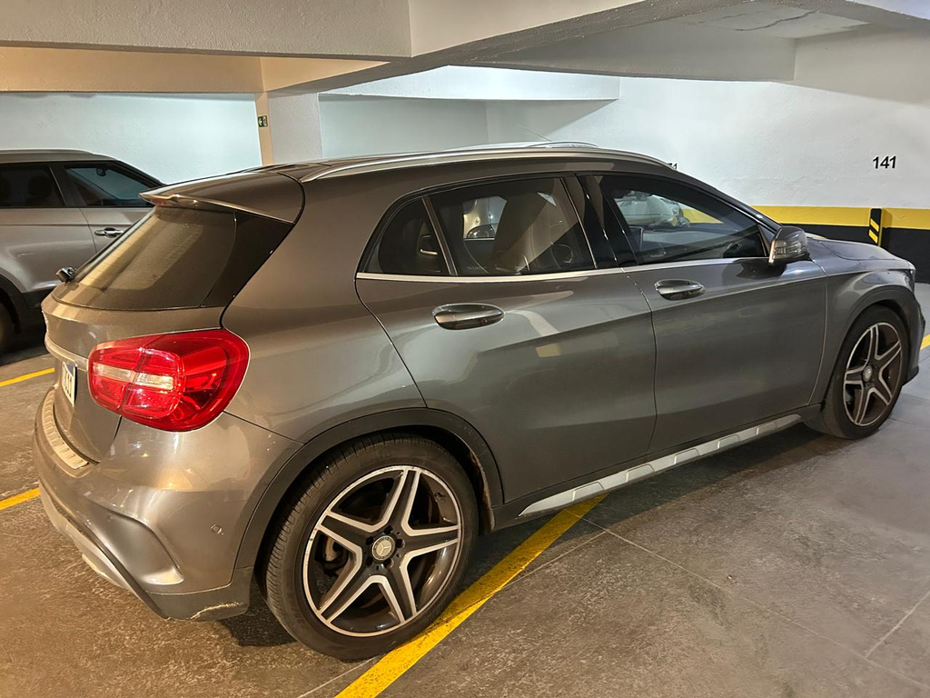 Mercedes Benz GLA-250 Cinza
