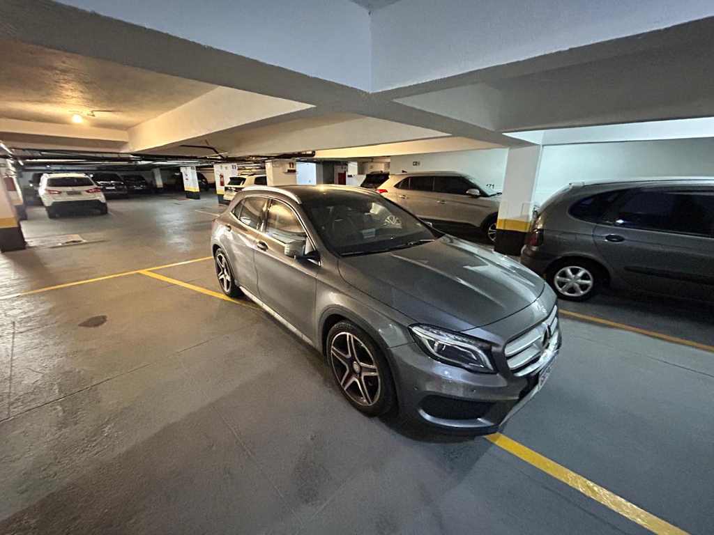 Mercedes Benz GLA-250 Cinza