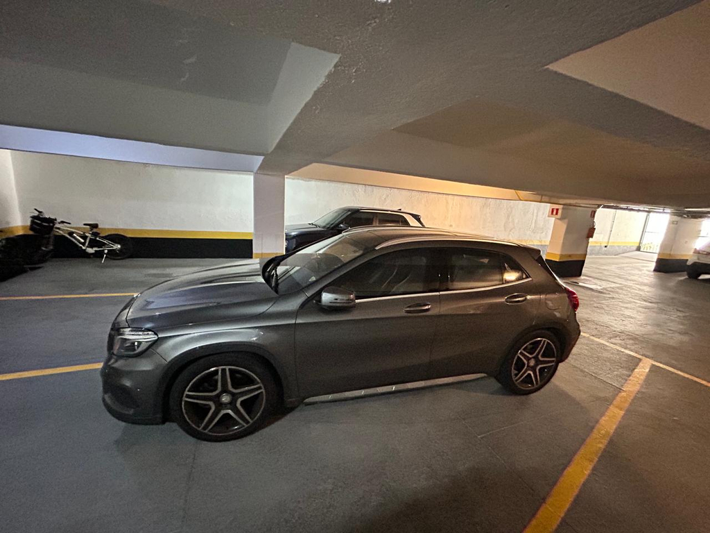 Mercedes Benz GLA-250 Cinza