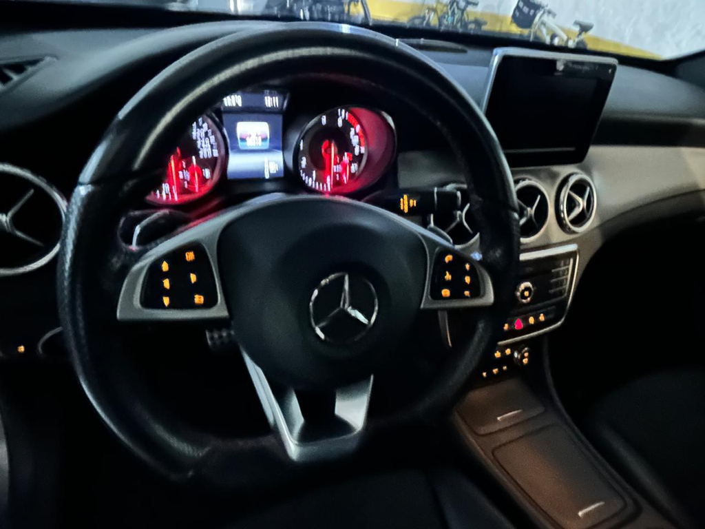 Mercedes Benz GLA-250 Cinza