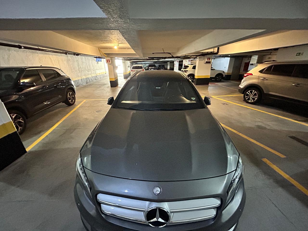 Mercedes Benz GLA-250 Cinza