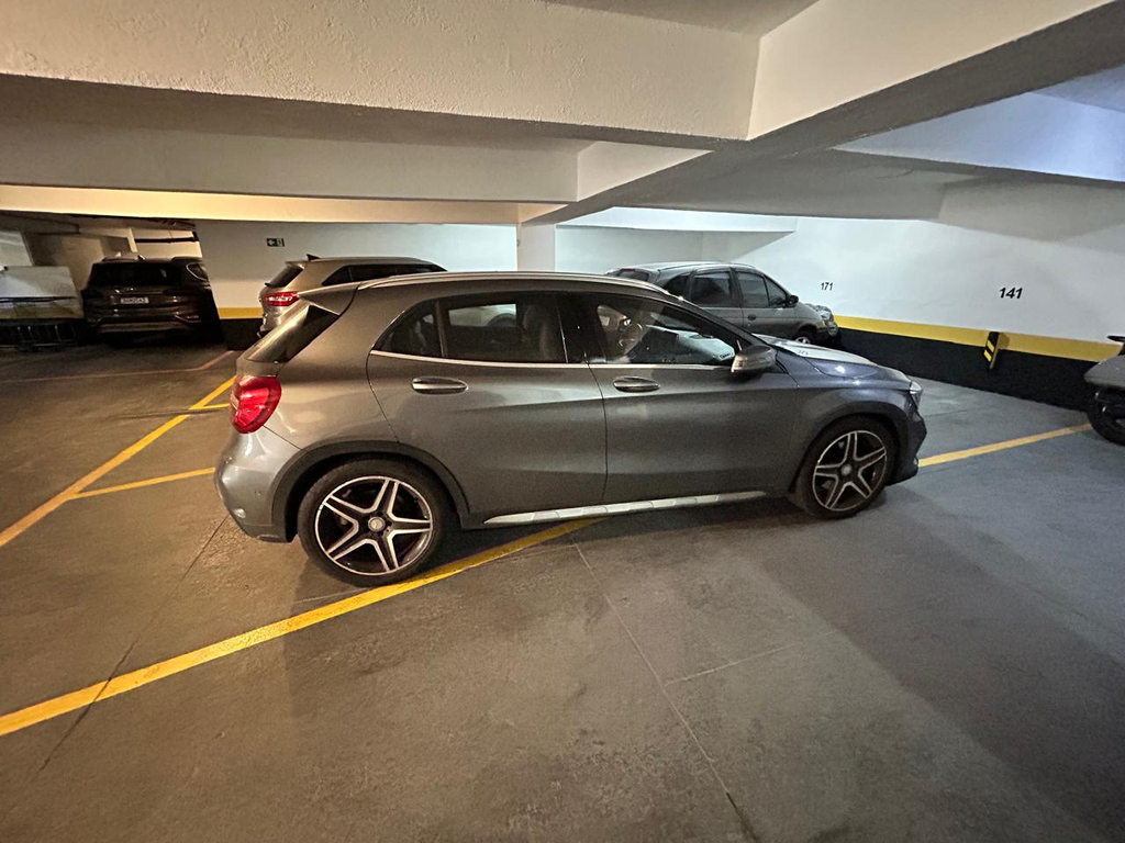 Mercedes Benz GLA-250 Cinza