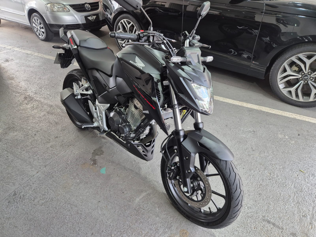 Honda CB 300F Cinza
