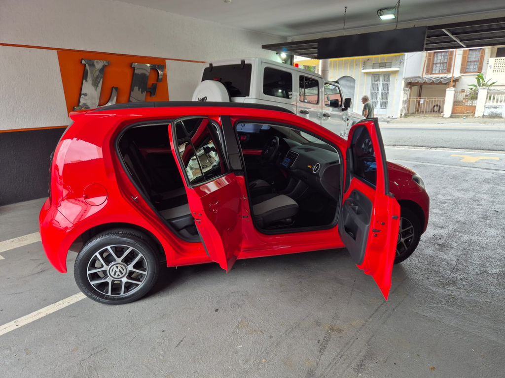 Volkswagen Up! Vermelho
