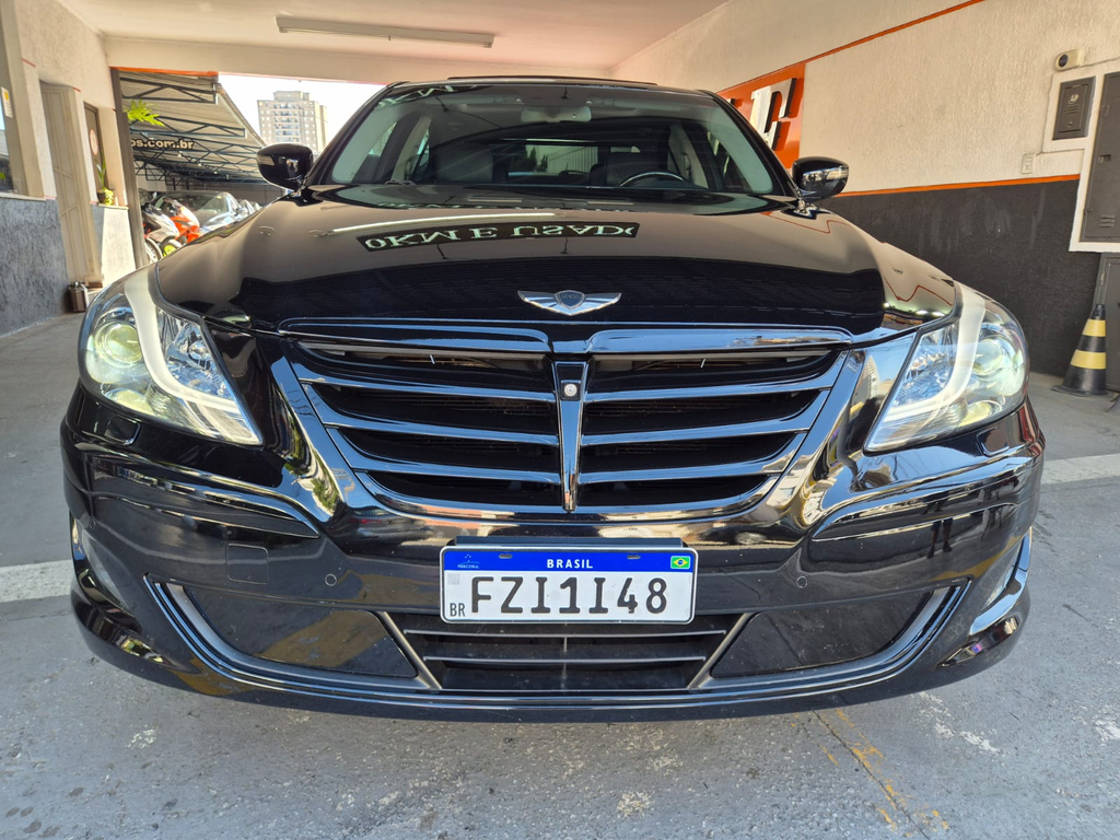 Hyundai Genesis Preto