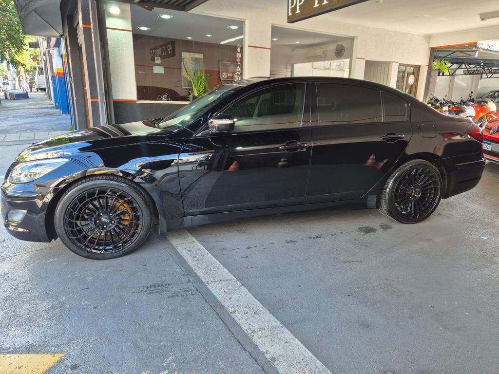 Hyundai Genesis Preto