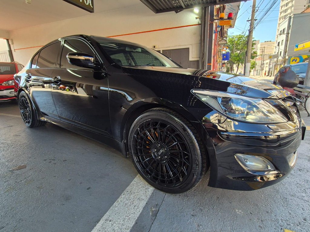 Hyundai Genesis Preto