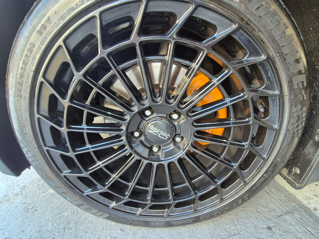 Hyundai Genesis Preto
