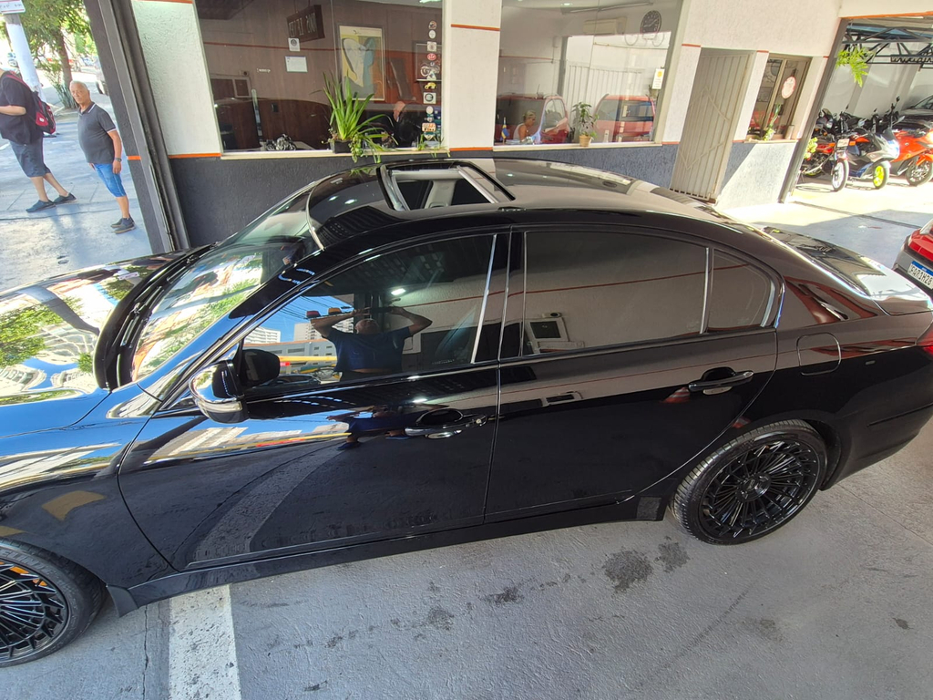 Hyundai Genesis Preto