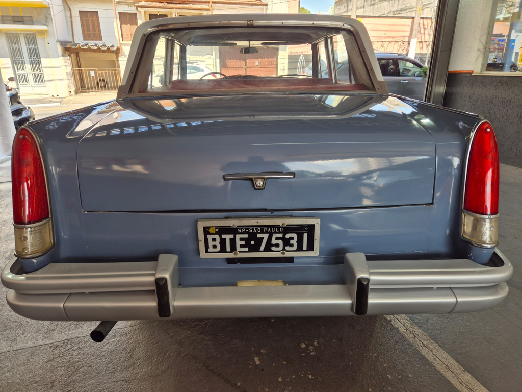 Willys Overland Cinza