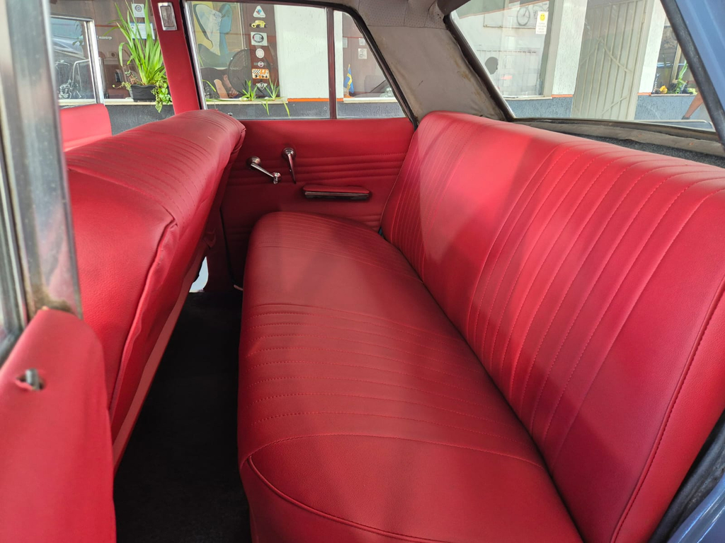 Willys Overland Cinza