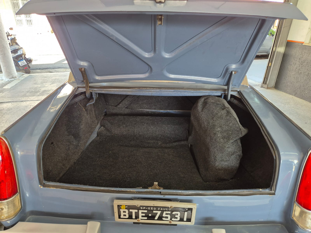 Willys Overland Cinza