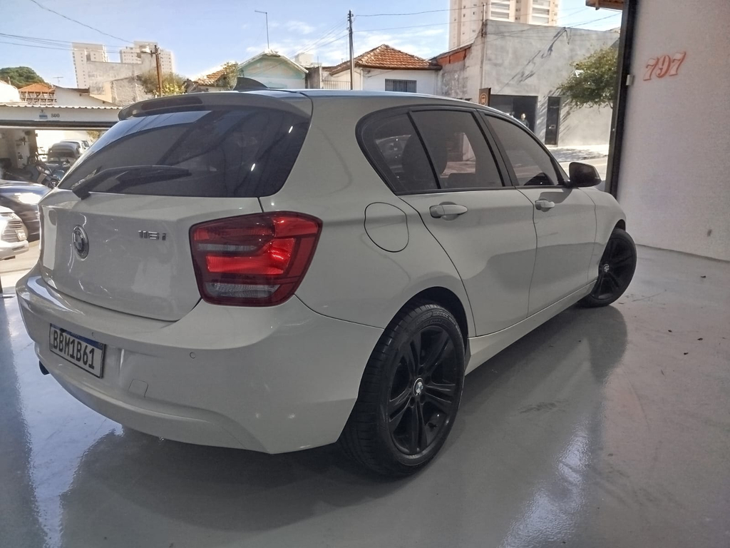 BMW 116iA Branco