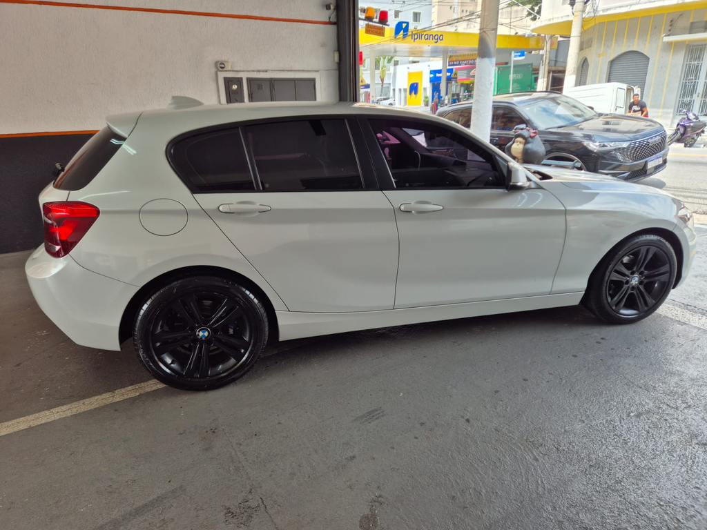 BMW 116iA Branco