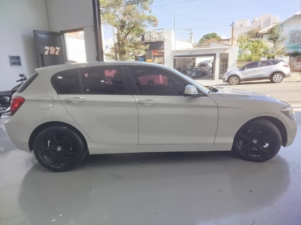 BMW 116iA Branco