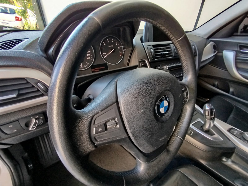 BMW 116iA Branco