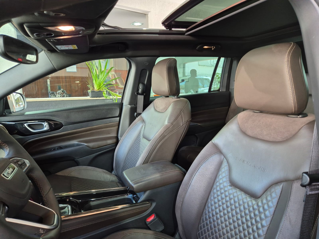 Jeep Commander Cinza